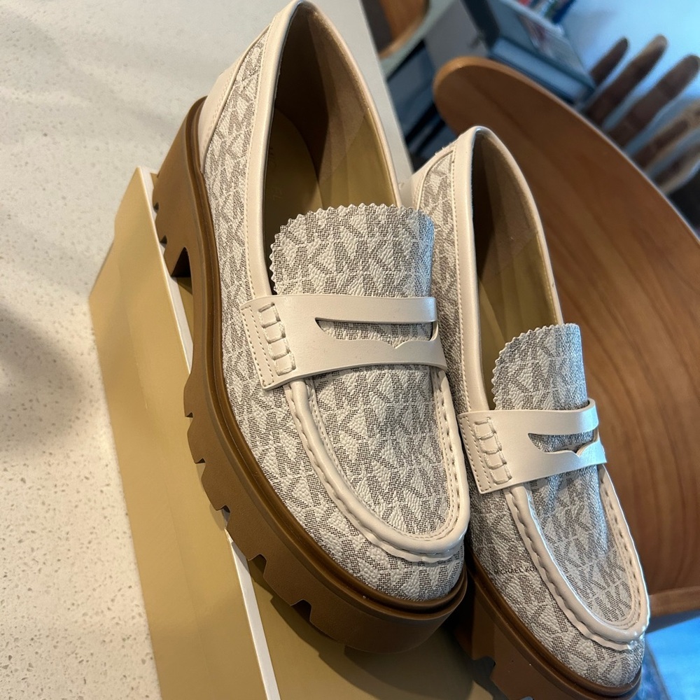 MK loafers in Vanilla